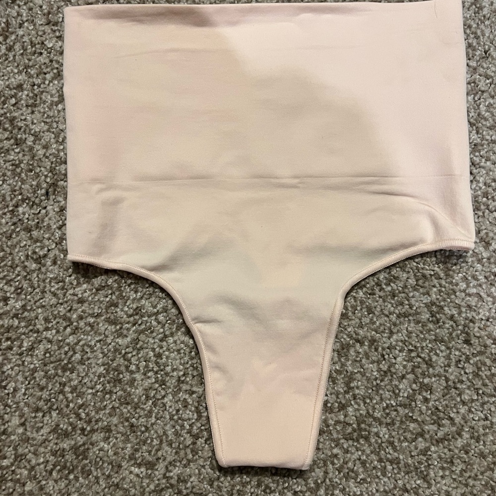 Skims Core Control Thong NWT